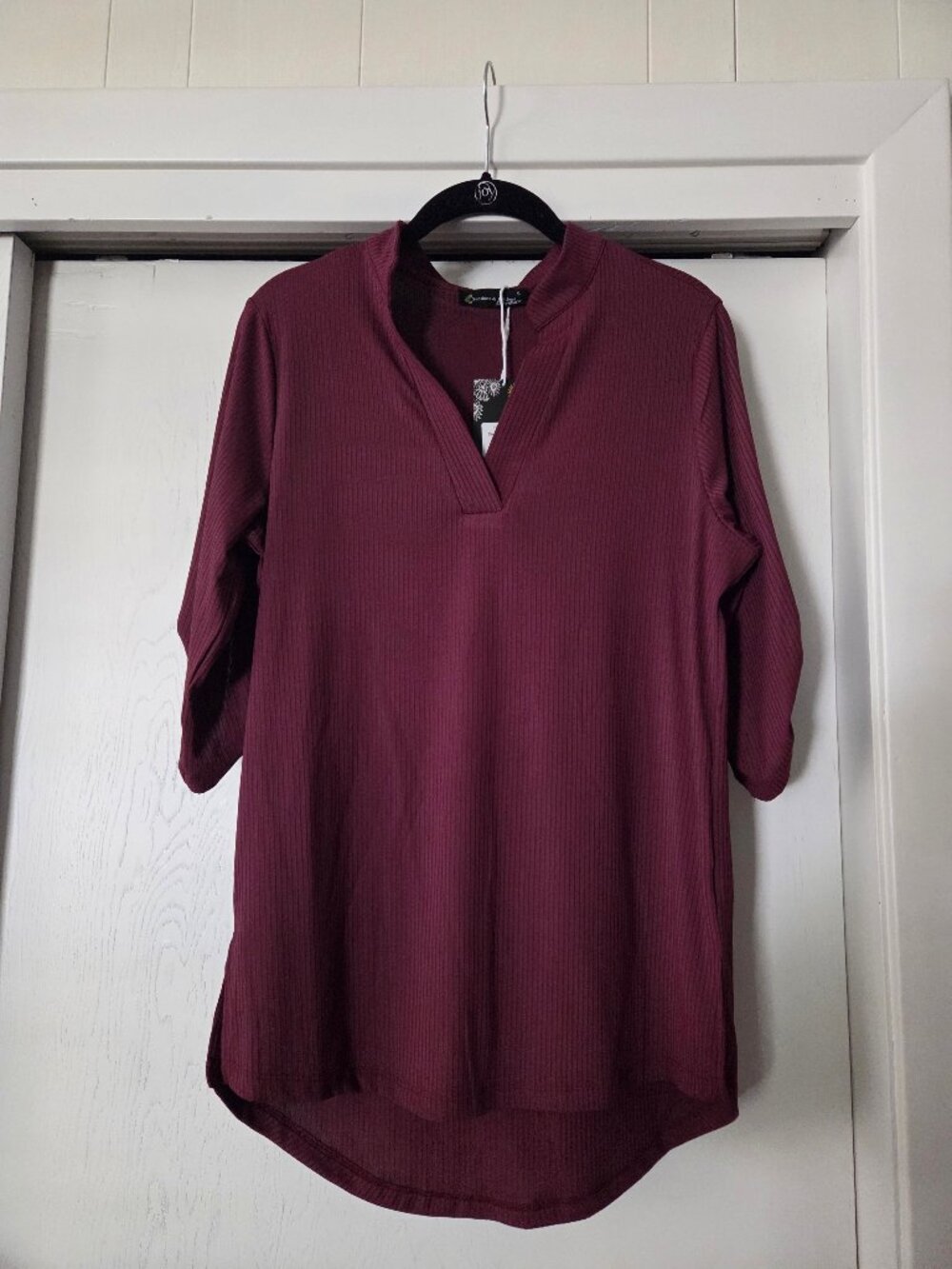NWT Sunshine & Rodeos Essentials S Burgundy Ribbed Shirt V-Neck 3/4 Sleeves